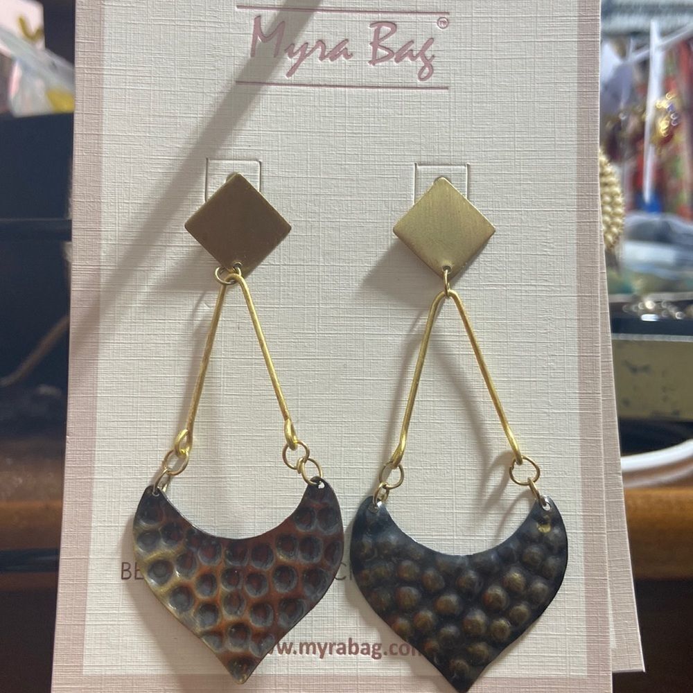 ‎Equity earrings